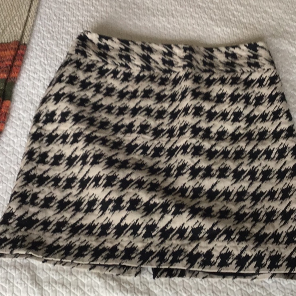 And Taylor lined A line side zip herringbone skirt